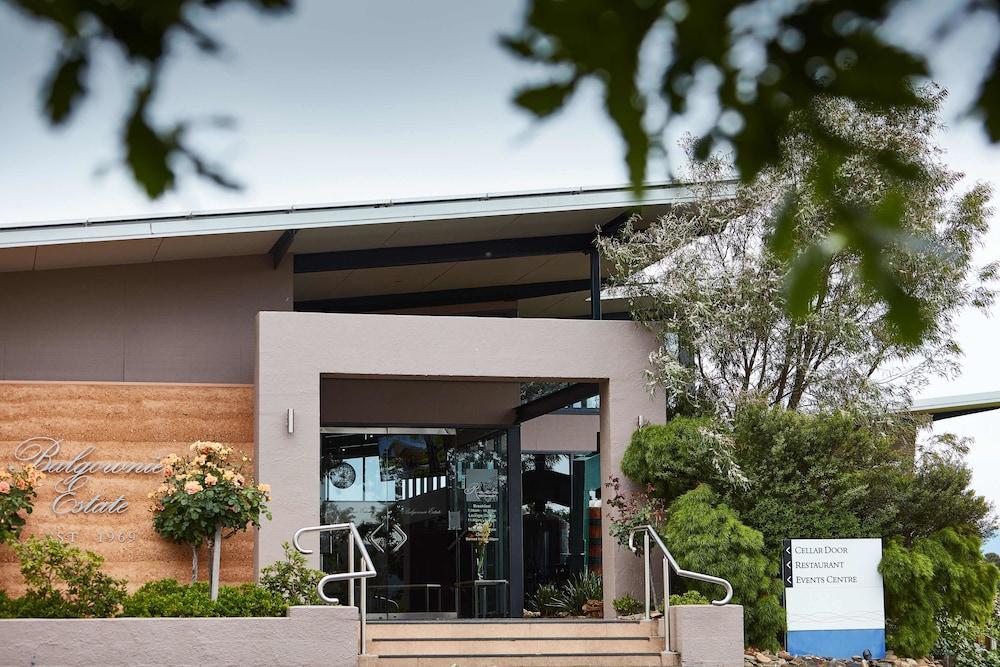 Balgownie Estate Yarra Valley Ярра-Ґлен Екстер'єр фото Entrance to the National Museum of Australia