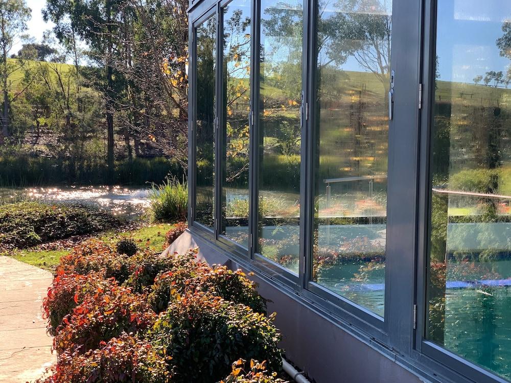 Balgownie Estate Yarra Valley Ярра-Ґлен Екстер'єр фото The view from the library