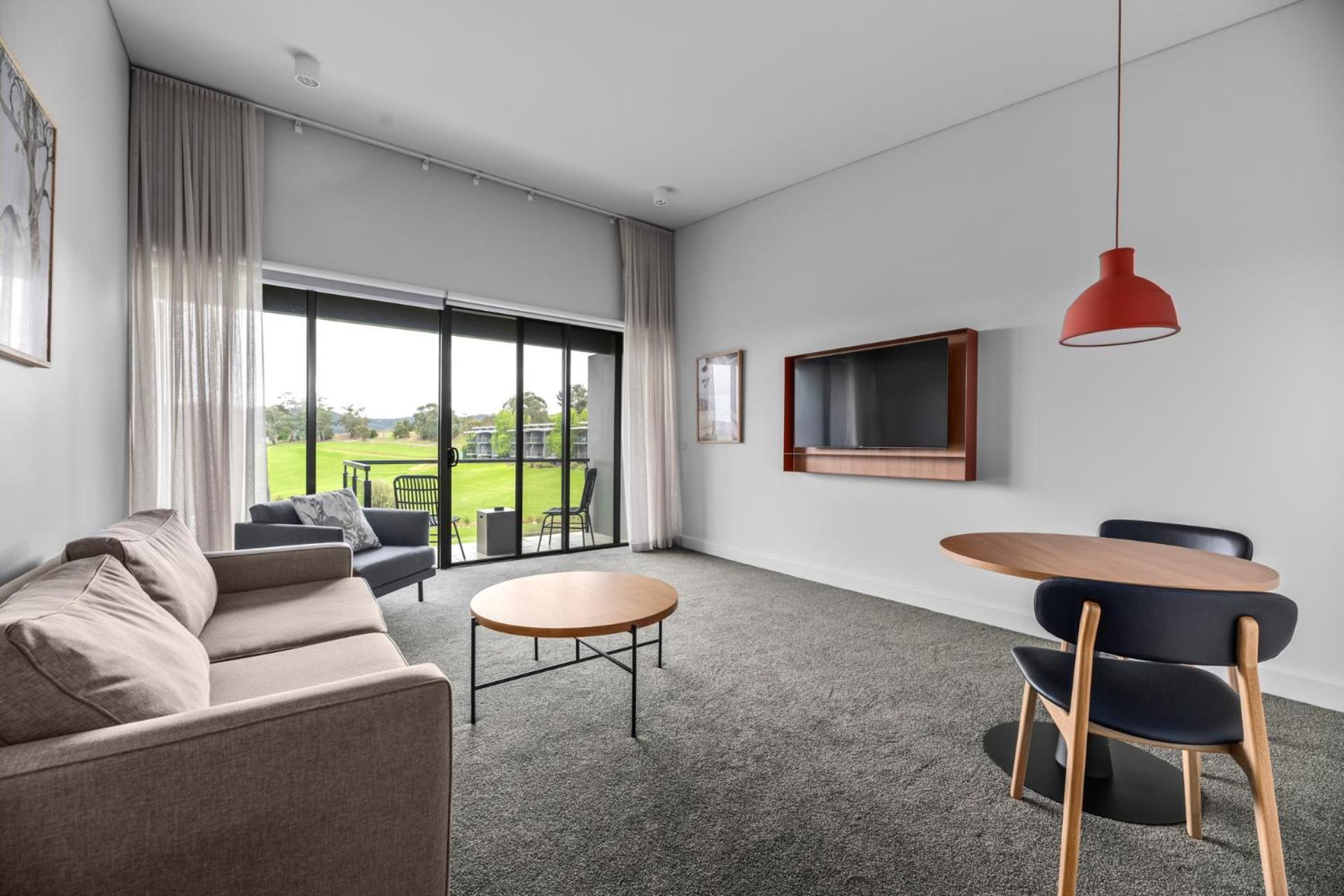 Balgownie Estate Yarra Valley Ярра-Ґлен Номер фото A living room with a television